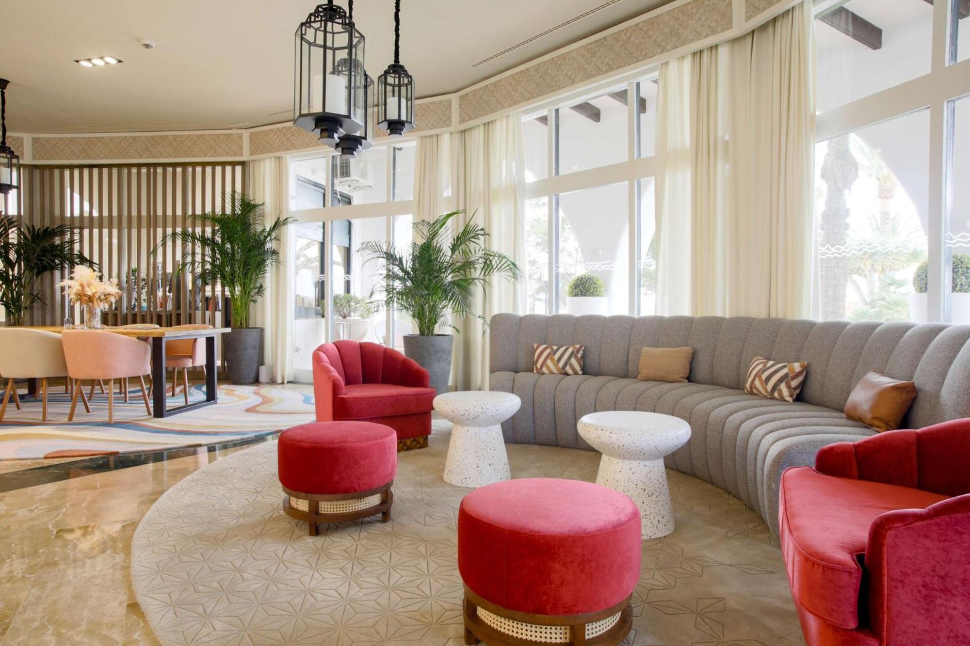 Hilton Mallorca Galatzo 帕格拉 外观 照片 The lobby of the hotel